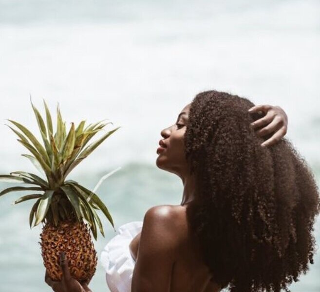 8 DICAS PARA CUIDAR DO SEU CABELO COM A CHEGADA DO VERÃO
