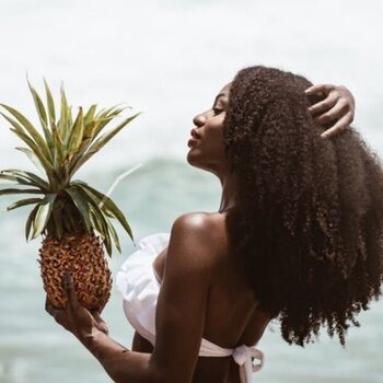 8 DICAS PARA CUIDAR DO SEU CABELO COM A CHEGADA DO VERÃO