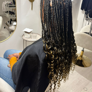 Je vous montre comment faire des knotless avec boucles à la fin